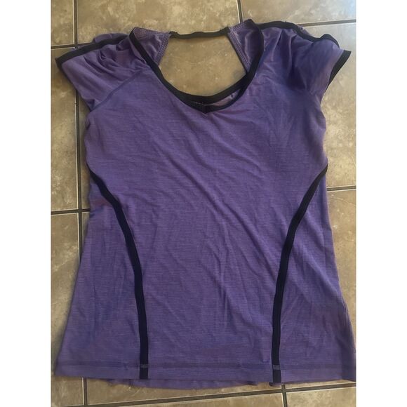 Lululemon 10 Basic Purple Active Tee Shirt Top Cut Out Stretch - Picture 1 of 8